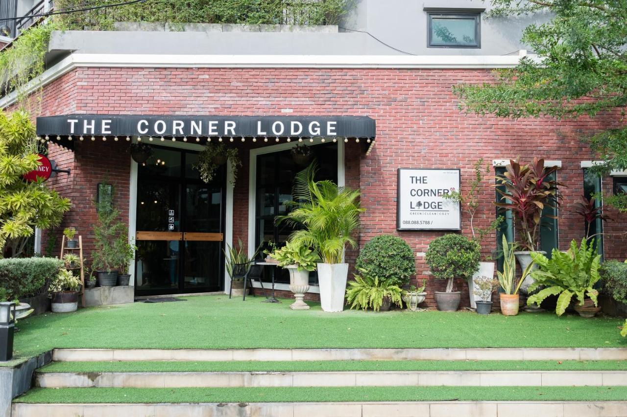 The Corner Lodge Pattaya Exterior photo