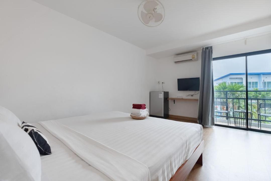The Corner Lodge Pattaya Exterior photo